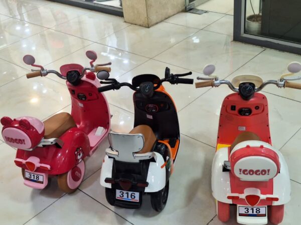 موتور شارژی وسپا vespa سه چرخ تعادلی
