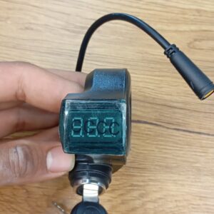 نمایشگر ولت به همراه سوییچ اسکوترشارژی